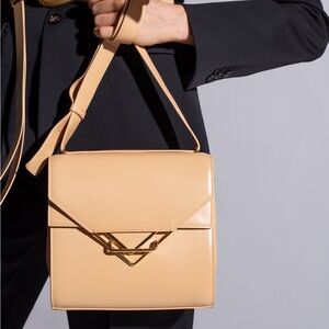 Bottega Veneta The Clip Shoulder Crossbody bag in ALMOND Leather